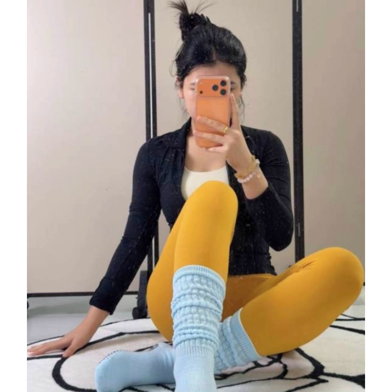 Yoga Fitness Model - Long Stackable Seamless Yoga Socks Anti